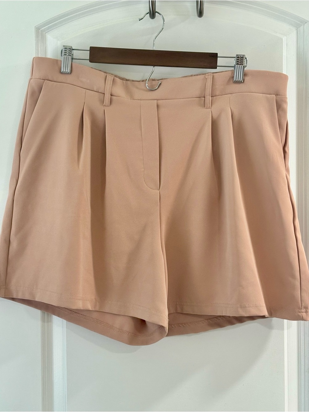 32 Degrees High-Waist Pleated Shorts in Blush Pink - Picture 2 of 10